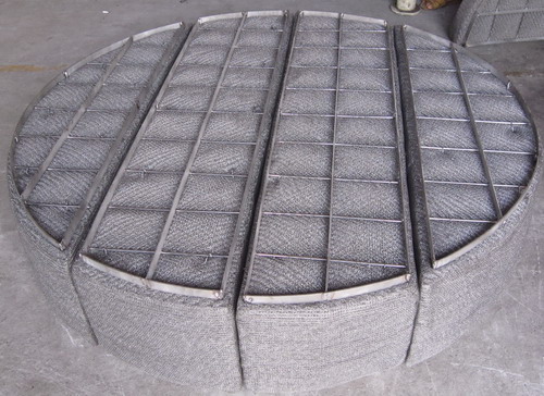 DEMISTER AND SUPPORT GRID